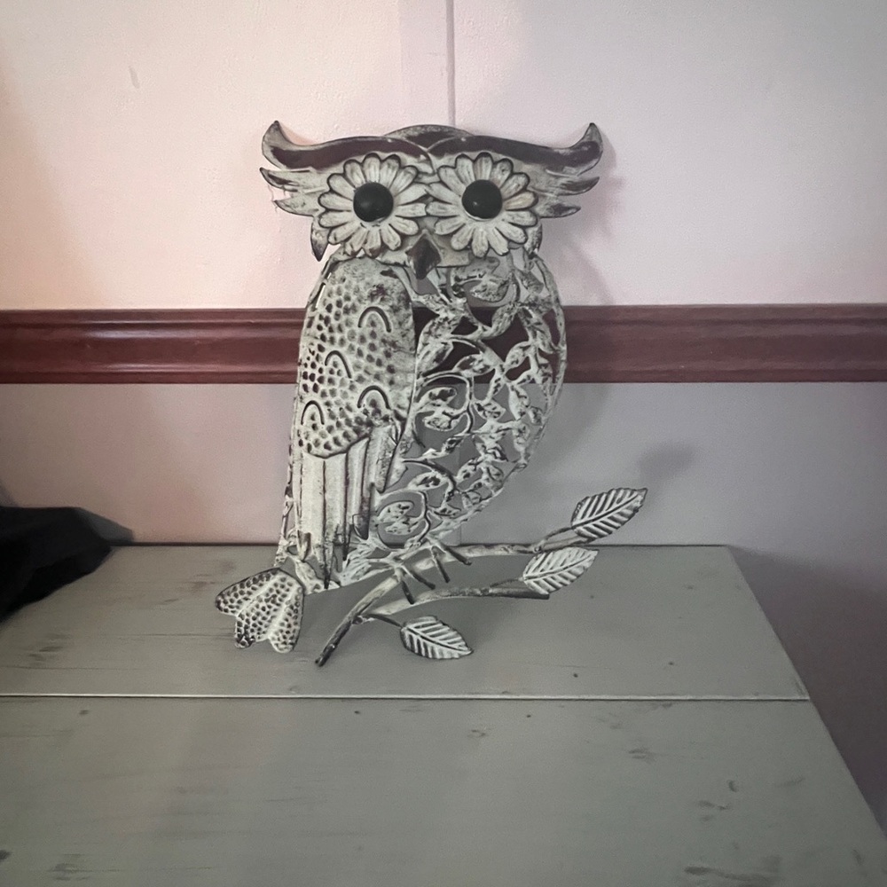 Decorative White Distressed Metal Owl Wall Art